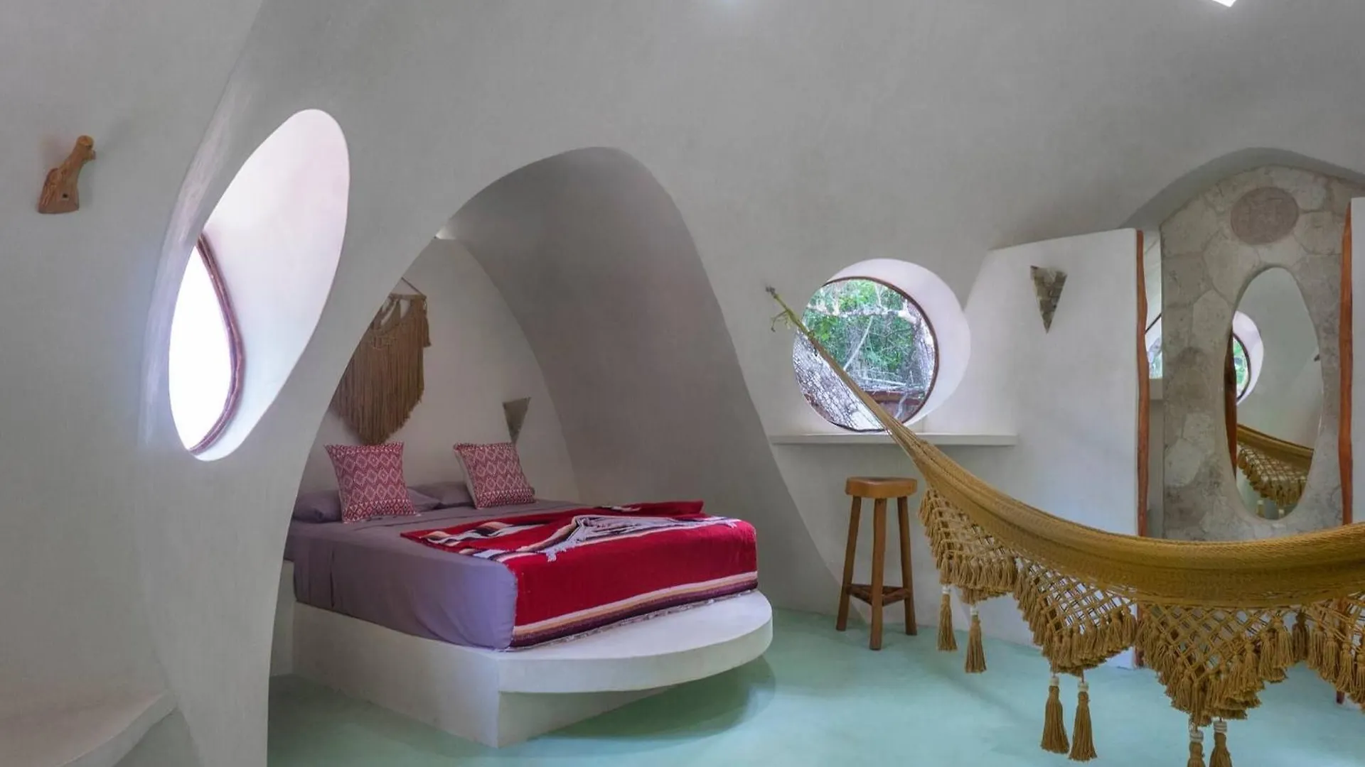 Unique Jungle Dome 2 Queen Beds Affittacamere